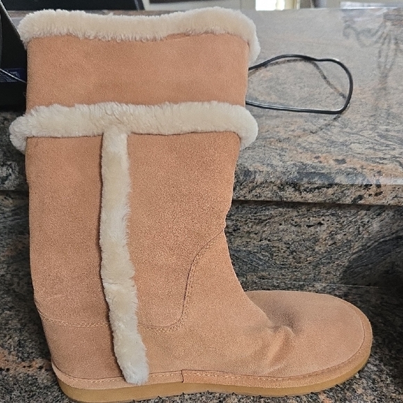 Michael Kors Camel Suede Boots with Shearling Trim Used Size 10 - Picture 9 of 11